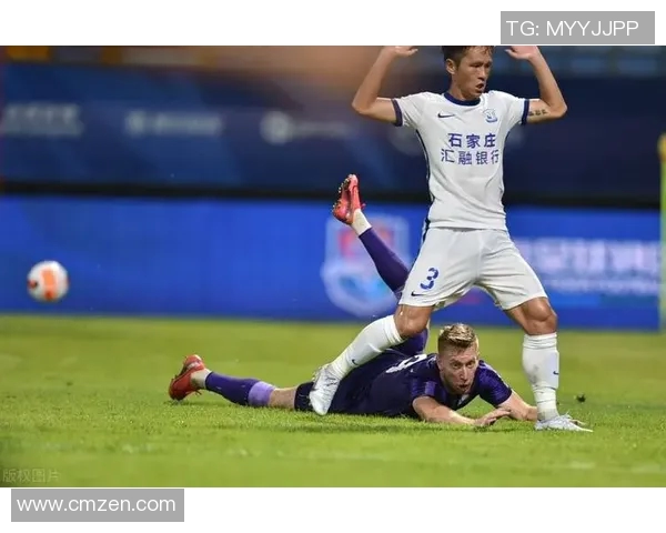 德国阿尔及利亚比赛中穆勒假摔引发争议引发球迷热议与媒体关注