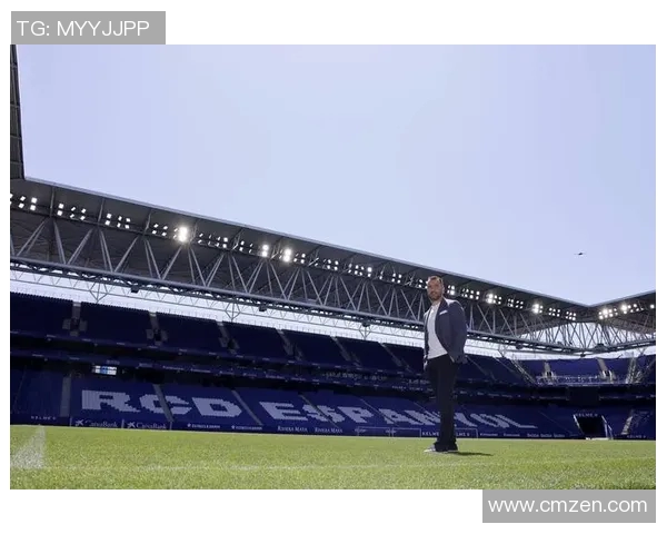 马丁内斯的传奇旅程:从足球场到人生巅峰的奋斗故事 马丁内斯的传奇旅程:从足球场到人生巅峰的奋斗故事